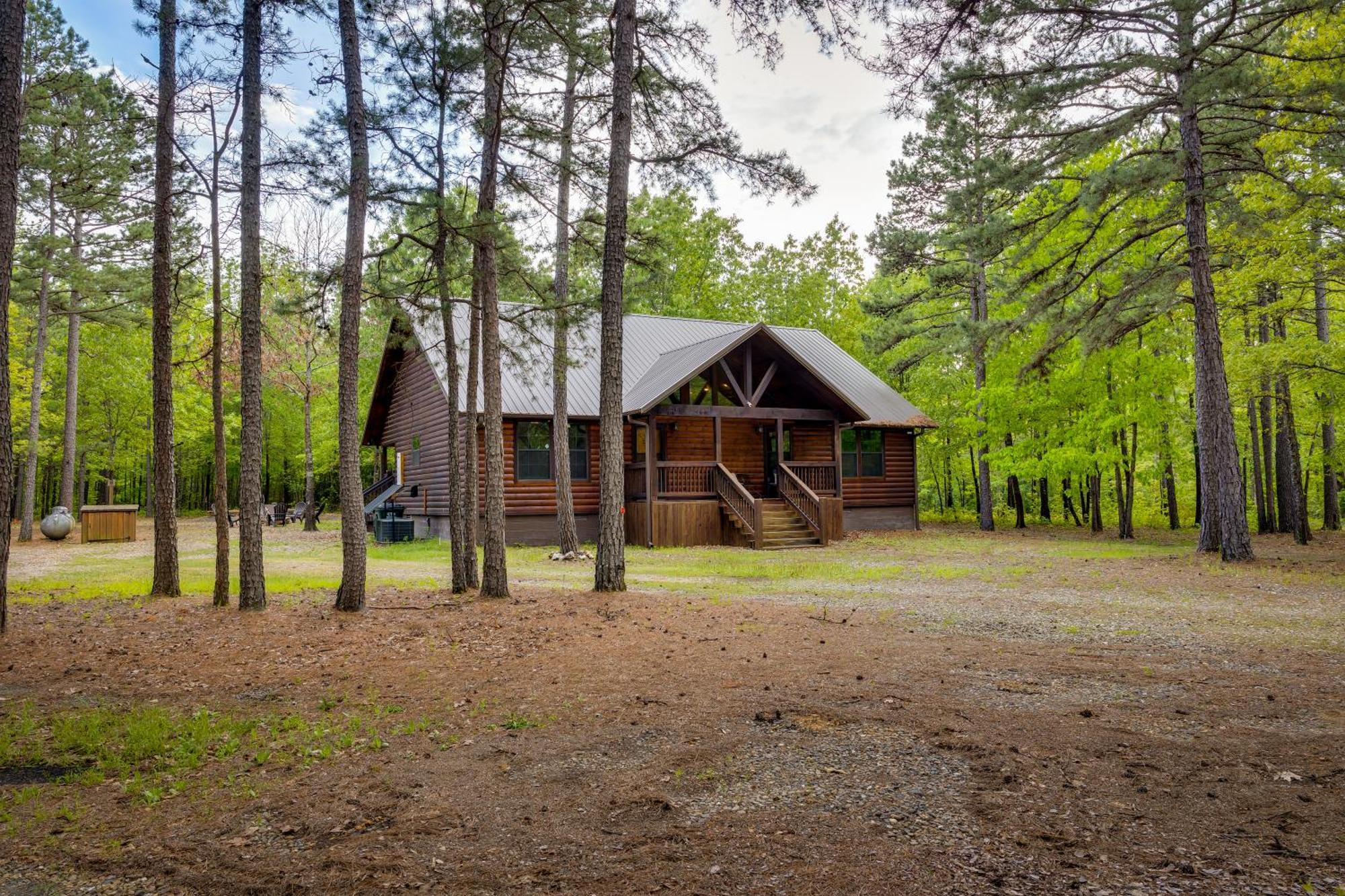 Cross Timbers Cabin On The Grove'S 25-Acres Broken Bow Eksteriør billede